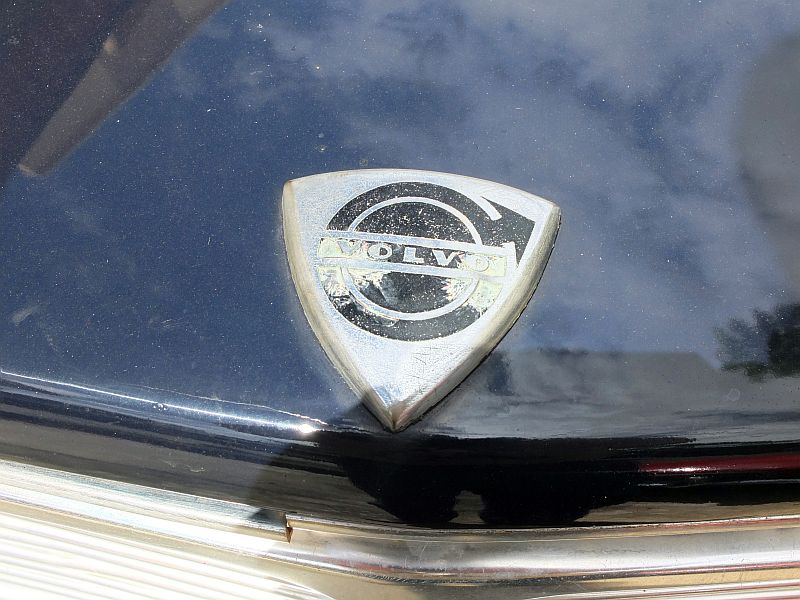 Ein Emblem Motorhaube.jpg